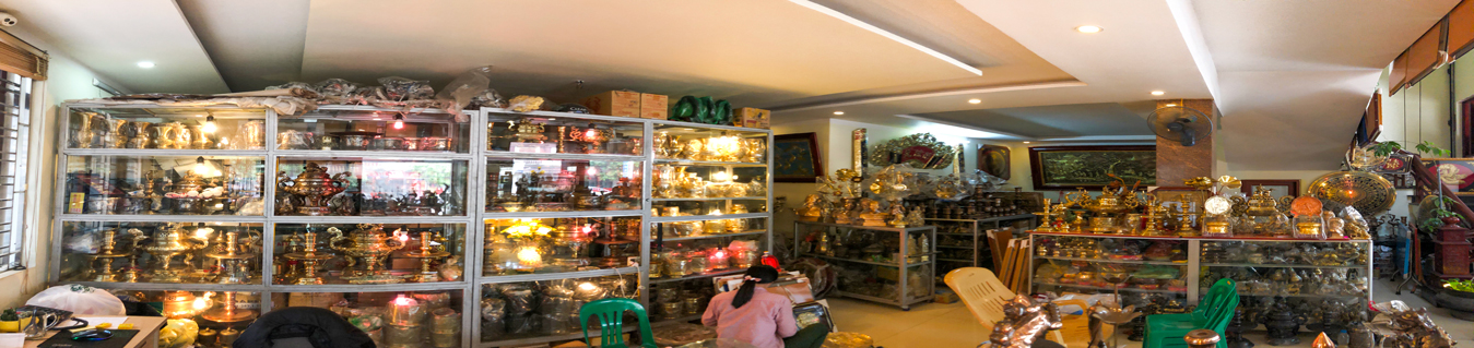 Cửa hàng đồ thờ bằng đồng ở Vĩnh Phúc
