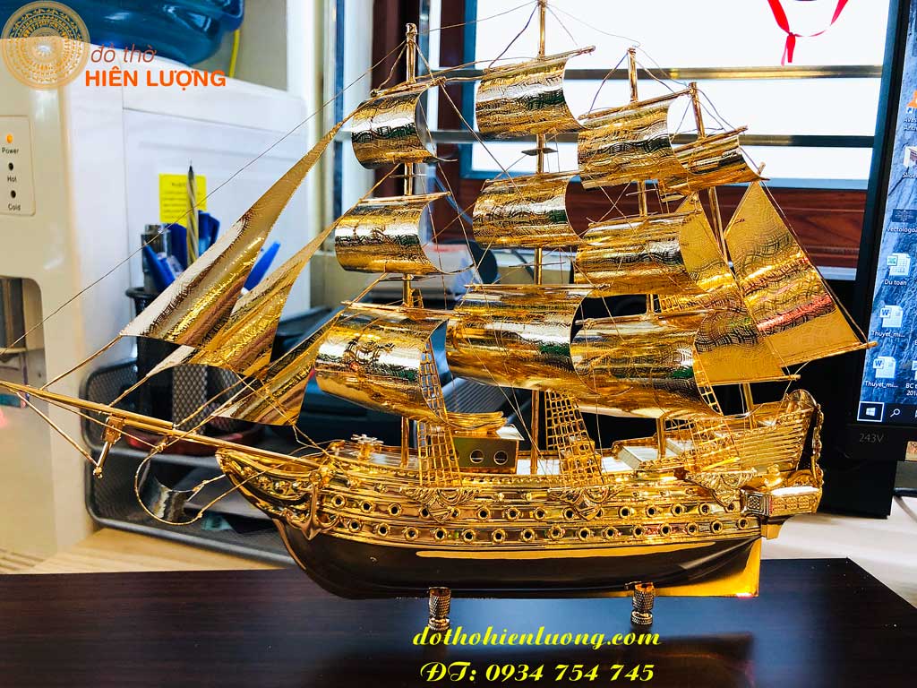 Các mẫu mô hình thuyền buồm mạ vàng để bàn quà tặng cao cấp tại King Gold  Art