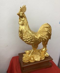 Tượng gà trống dát vàng