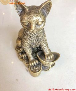 Tượng Mèo Đứng Trên Thỏi Vàng Bằng Đồng