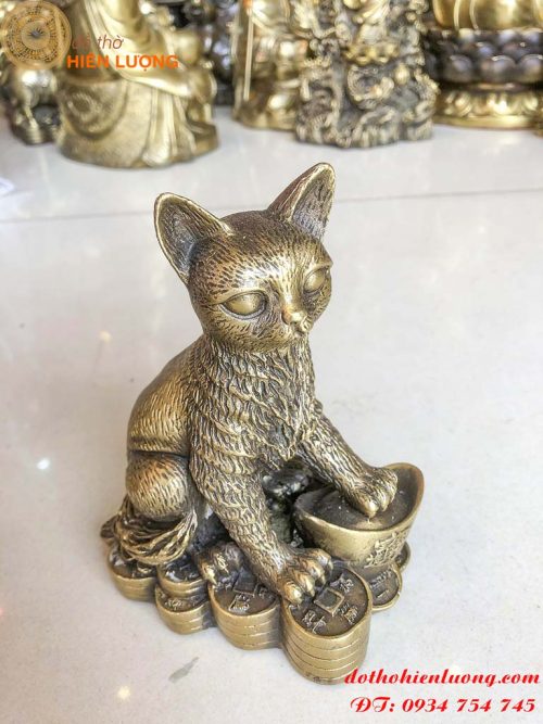 Tượng Mèo Đứng Trên Thỏi Vàng Bằng Đồng