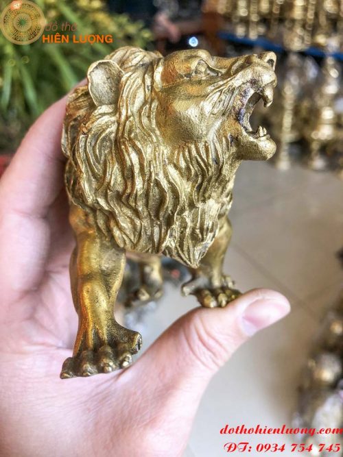 Tượng sư tử bằng đồng vàng