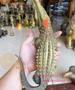 Tượng cá sấu bằng đồng để bàn trang trí