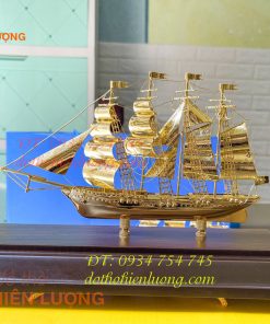 Mô hình thuyền buồm mạ vàng 24K làm quà tặng sếp