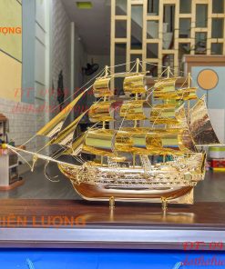 Quà tặng khách hàng Mô hình thuyền buồm mạ vàng 24K