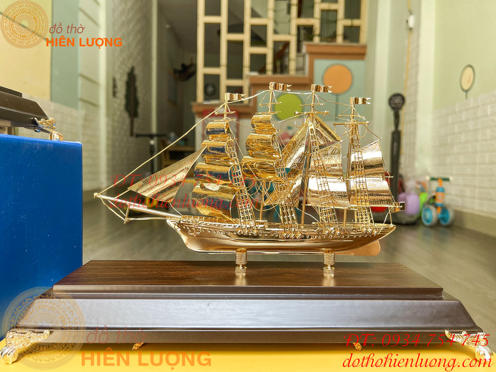 Quà tặng sinh nhật Mô hình thuyền buồm mạ vàng 24K