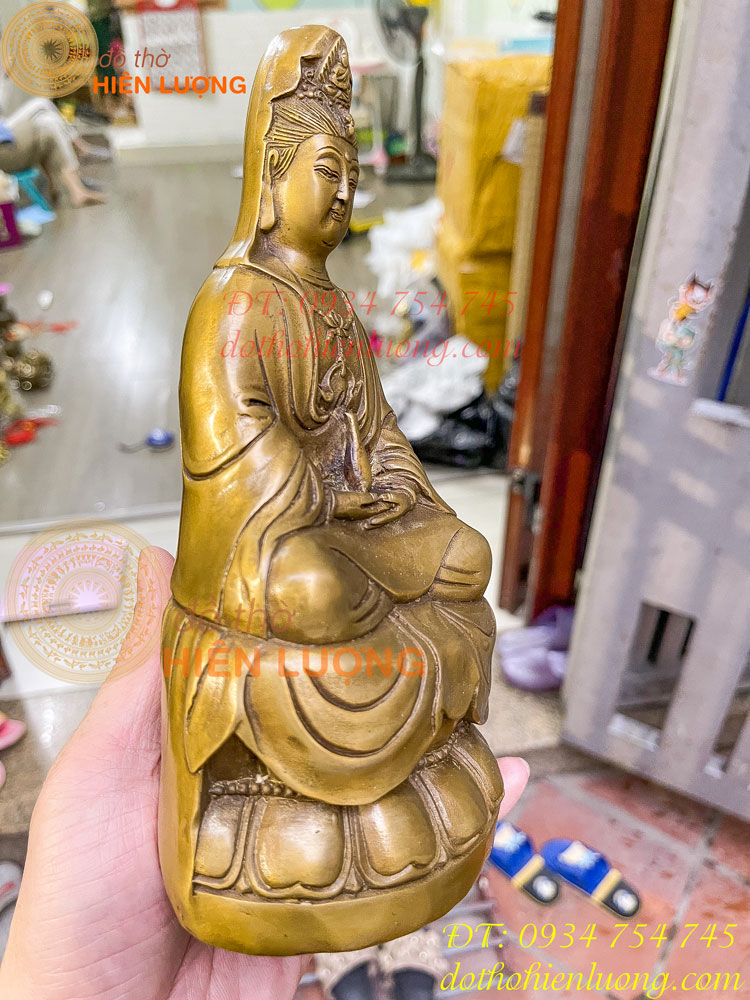Tượng Phật bà ngồi đài sen bằng đồng