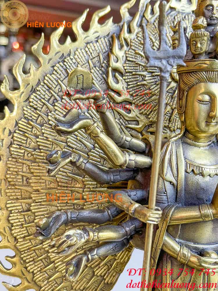 Phật nghìn tay nghìn mắt đứng bằng đồng