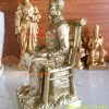 Tượng bác hồ ngồi đọc báo bằng đồng
