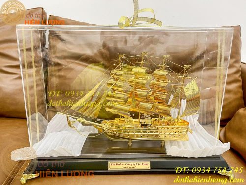 Mô hình thuyền mạ vàng 24K làm quà tặng