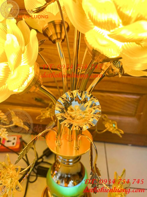 Đèn led hoa sen cao 60cm 5 bông