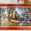 Tranh cha mẹ bằng đồng 75x115cm nền đen khung gỗ thịt