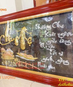 Tranh cha mẹ bằng đồng 75x115cm nền đen khung gỗ thịt