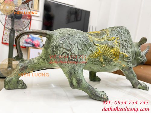 Tượng tê giác bằng đồng phong thủy