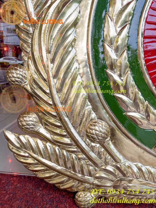 Huy hiệu công an bằng đồng gò tay