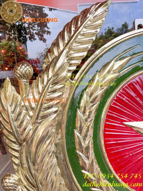 Huy hiệu công an bằng đồng gò tay