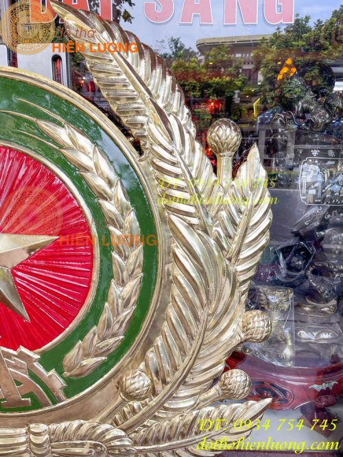 Logo huy hiệu công an bằng đồng gò tay