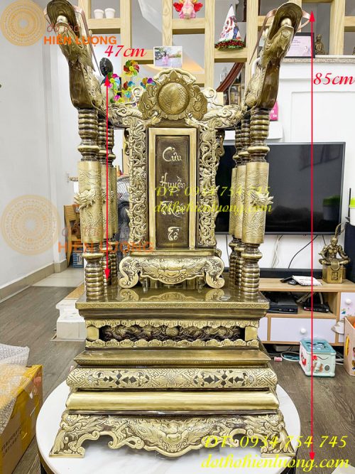 Ngai thờ, bài vị bằng đồng màu hun giả cổ