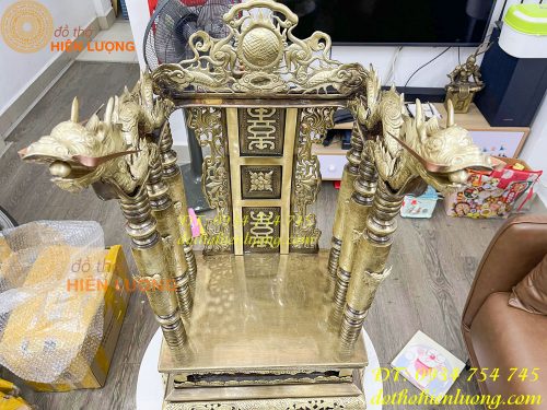 Ngai thờ, bài vị bằng đồng màu hun giả cổ