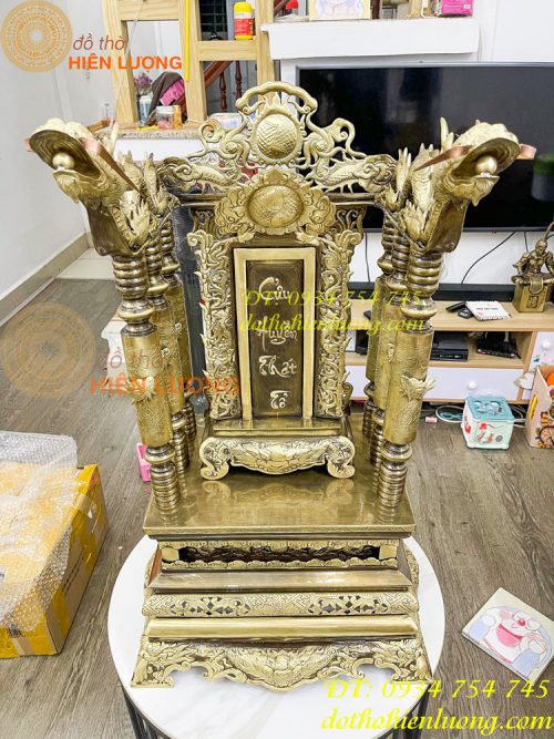 Ngai thờ, bài vị bằng đồng màu hun giả cổ