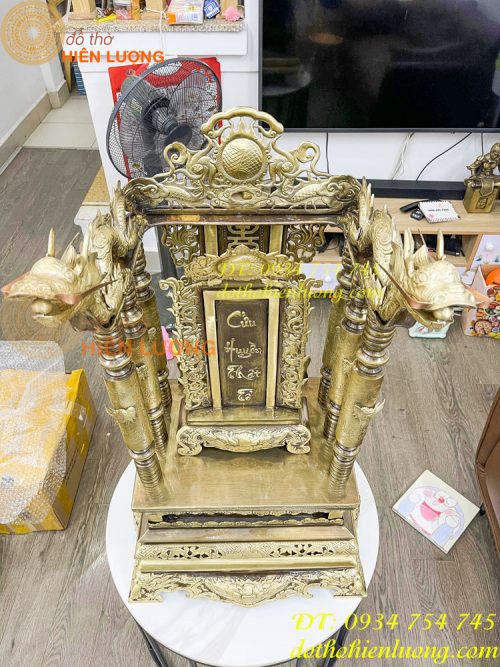 Ngai thờ, bài vị bằng đồng màu hun giả cổ