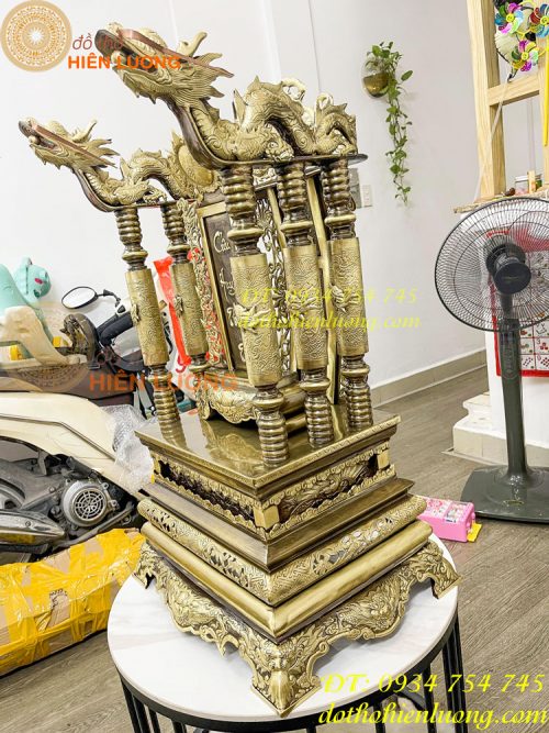 Ngai thờ, bài vị bằng đồng màu hun giả cổ
