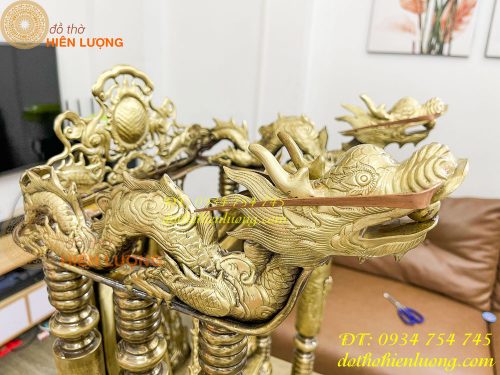 Ngai thờ, bài vị bằng đồng màu hun giả cổ