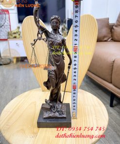 Tượng nữ thần công lý cao 27cm bằng đồng hun