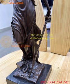 Tượng nữ thần công lý cao 27cm bằng đồng hun