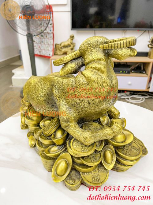 Tượng trâu bệ tiền bằng đồng phong thủy cỡ đại