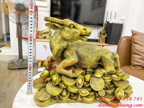 Tượng trâu bệ tiền bằng đồng phong thủy cỡ đại