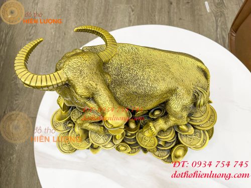 Tượng trâu bệ tiền bằng đồng phong thủy cỡ đại