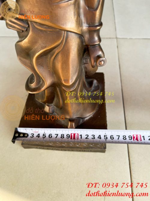 Tượng nữ tướng lê chân cao 42cm bằng đồng