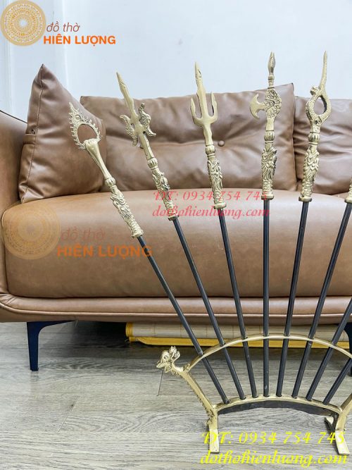 Bộ bát bửu thân đen bằng đồng thờ cúng cao 60cm