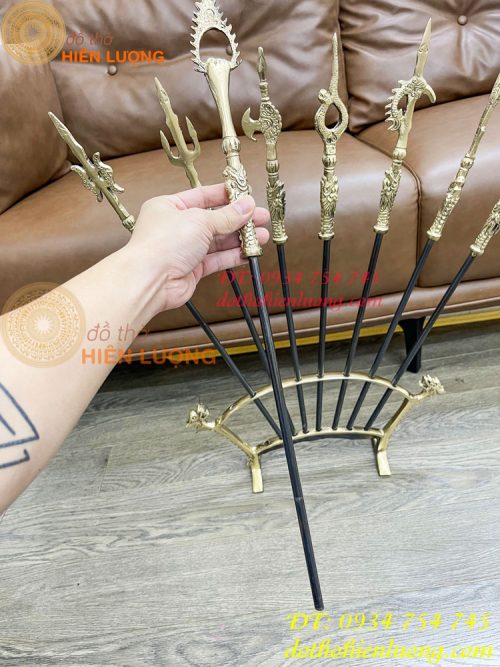 Bộ bát bửu thân đen bằng đồng thờ cúng cao 60cm