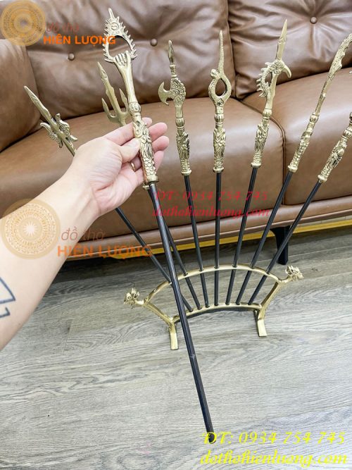 Bộ bát bửu thân đen bằng đồng thờ cúng cao 60cm