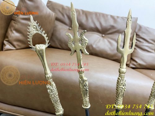 Bộ bát bửu thân đen bằng đồng thờ cúng cao 60cm