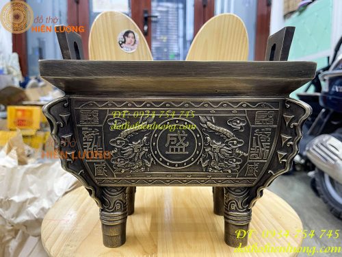 Bát hương vuông bằng đồng hun thờ cúng