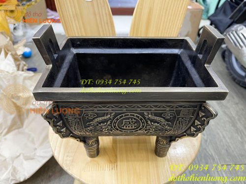 Bát hương vuông bằng đồng hun thờ cúng