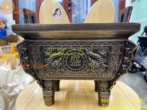 Bát hương vuông bằng đồng hun thờ cúng