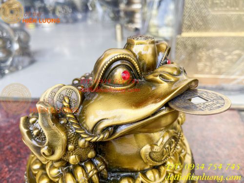 Tượng cóc 3 chân bệ vàng bằng đồng phong thủy