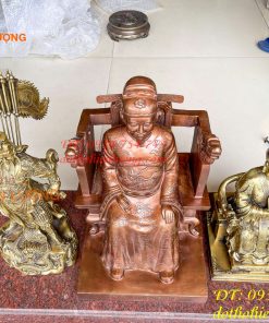 Tượng trạng bùng Phùng Khắc Khoan bằng đồng đỏ