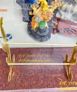 Kiếm thờ và giá đỡ bằng đồng thờ cúng