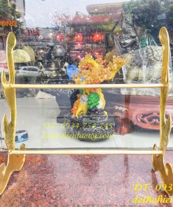 Kiếm thờ và giá đỡ bằng đồng thờ cúng