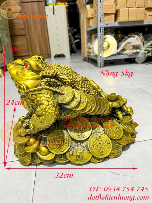 Tượng cóc thỏi vàng bằng đồng
