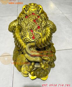 Tượng cóc thỏi vàng bằng đồng