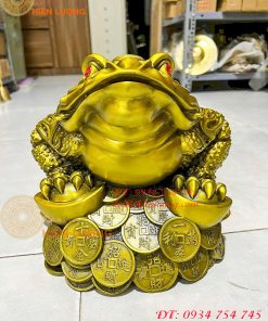 Tượng cóc thỏi vàng bằng đồng