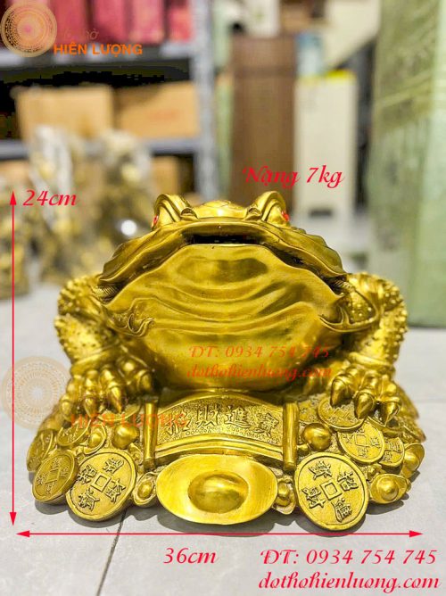 Tượng cóc thỏi vàng bằng đồng