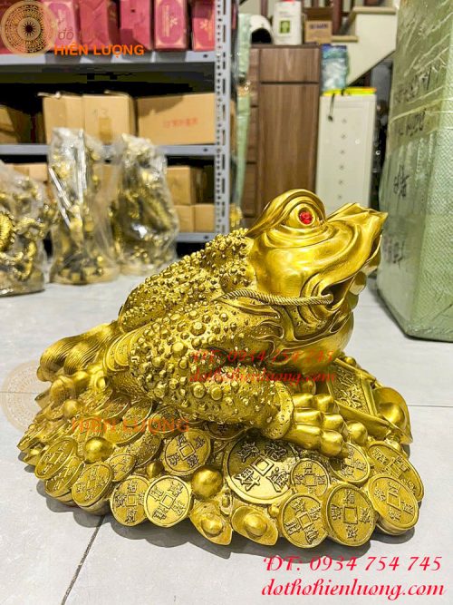 Tượng cóc thỏi vàng bằng đồng