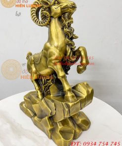 Tượng dê bằng đồng cao 42cm đứng bãi đá phong thủy